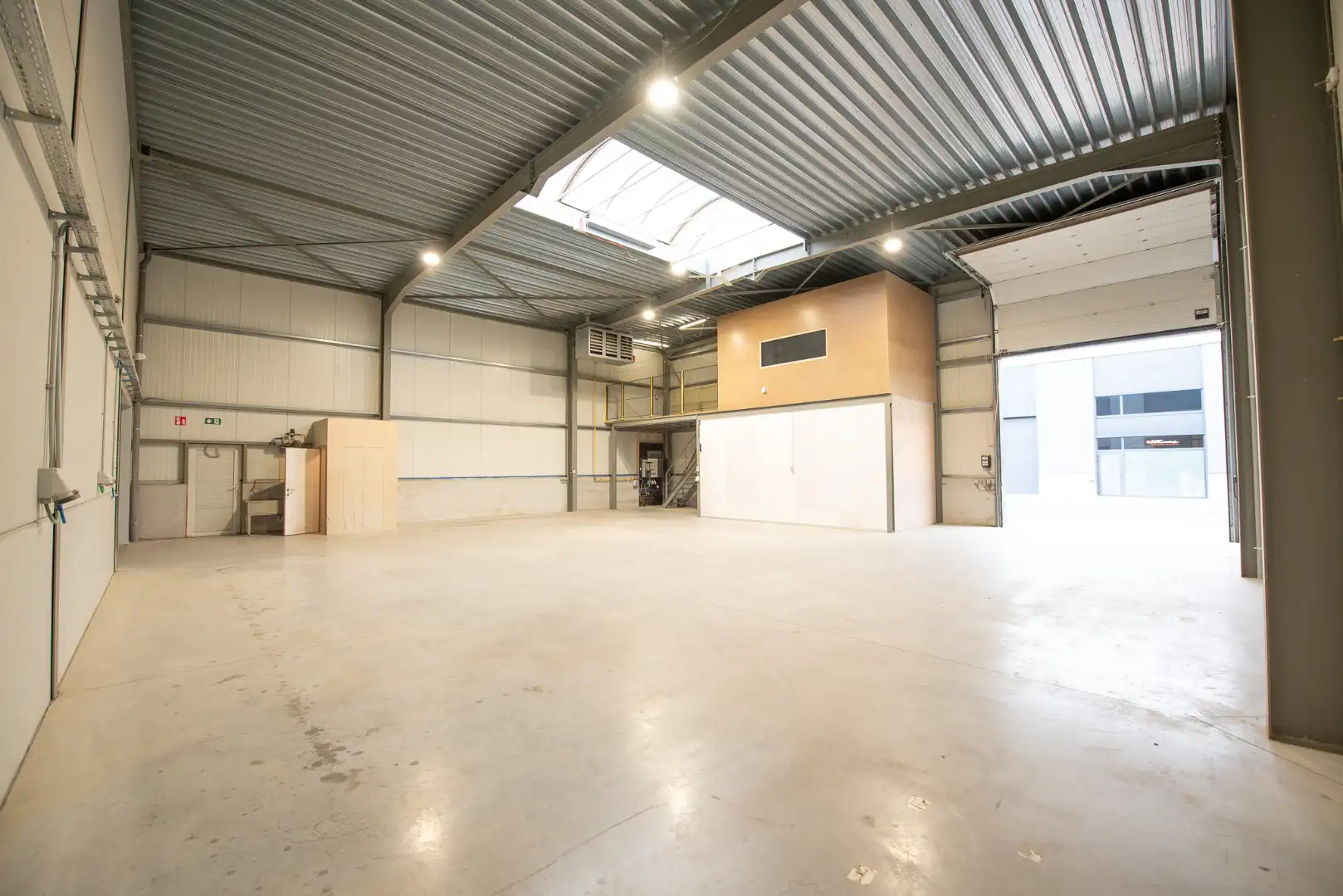 Industriële unit te huur in Wielsbeke foto 3
