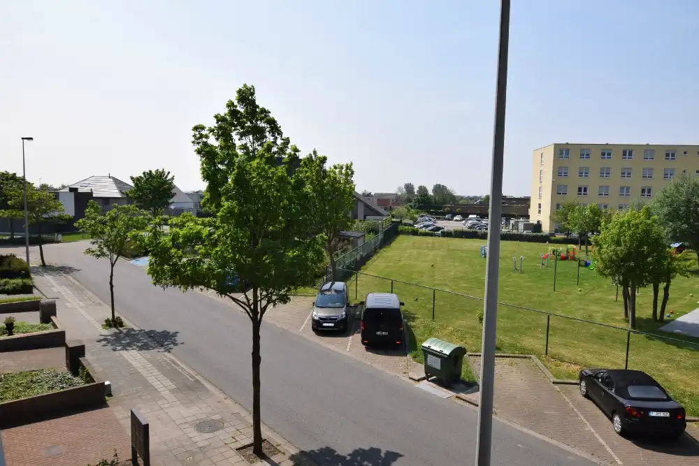 Appartement met twee slaapkamers een grote gesloten garagebox. In een rustige buurt doch niet zo ver van het centrum van Blankenberge. In een gebouw met lift. foto 9