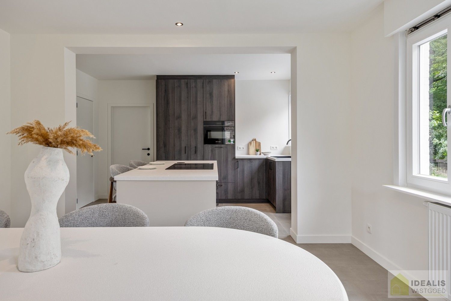 PRACHTIG GELEGEN EN INSTAPKLARE VILLA IN NIEUWBOUWSTAAT! foto 13
