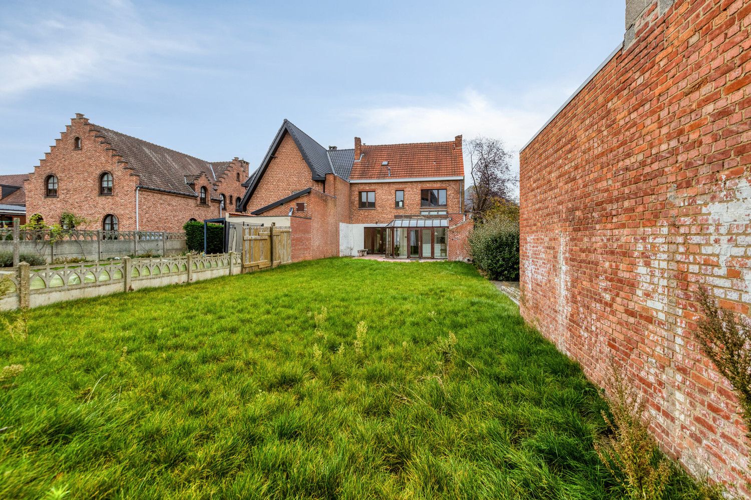 ZEER CHARMANTE WONING MET 4 SLAAPKAMERS, TUIN EN GARAGE TE DIEST! foto 15