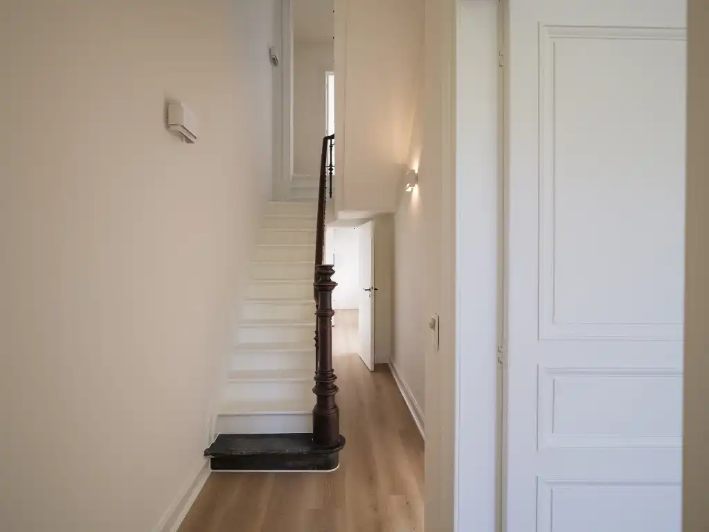 Instapklare en karaktervolle herenwoning (= kantoor) met buitenruimte aan de gegeerde Coupure foto 3