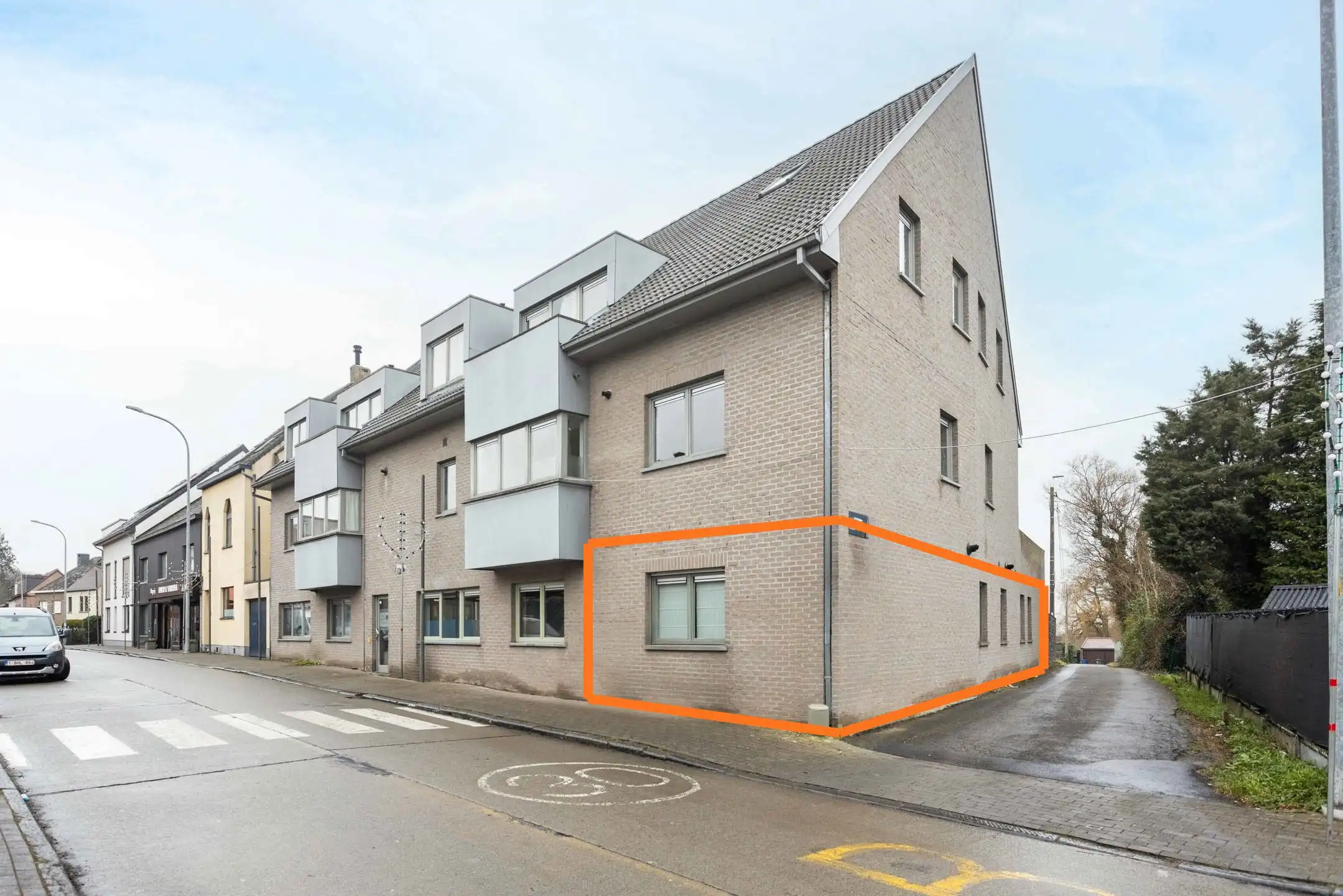Instapklaar appartement met groot terras en garage foto {{pictureIndex}}