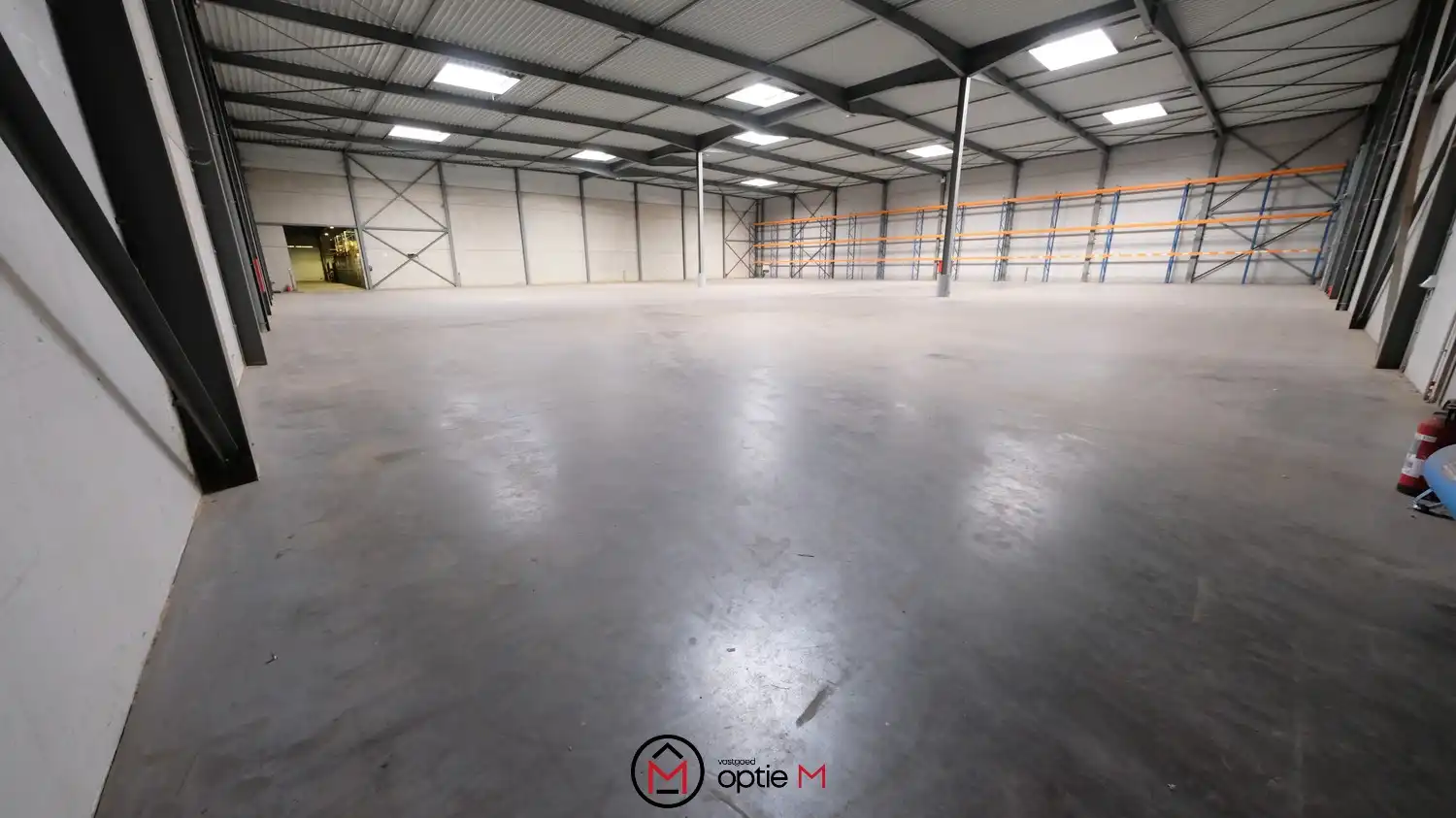 Centraal gelegen magazijn met buitenopslag - Klaverblad foto 5