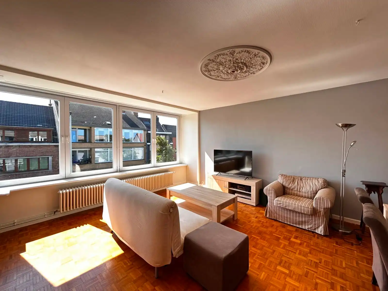 Zonnig 2-slpk app (81 m²) in een rustige residentiële wijk foto {{pictureIndex}}