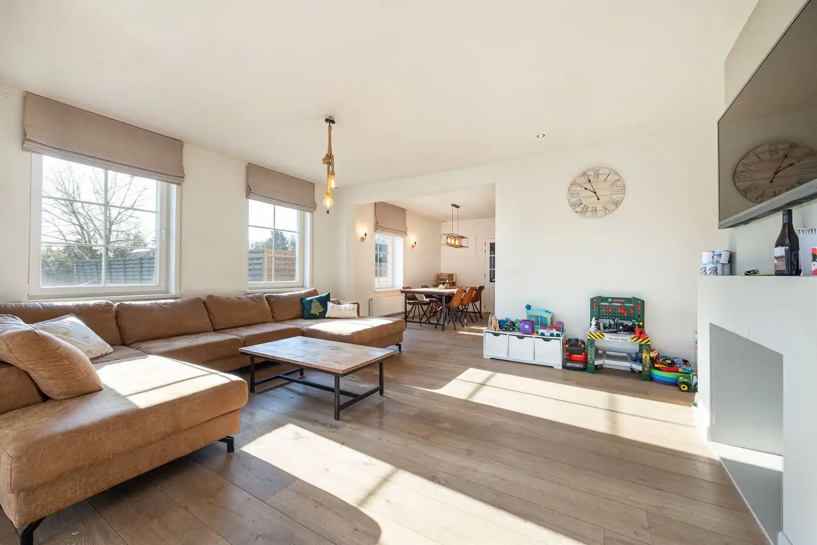 Ruime instapklare woning met 4 slaapkamers! foto 3