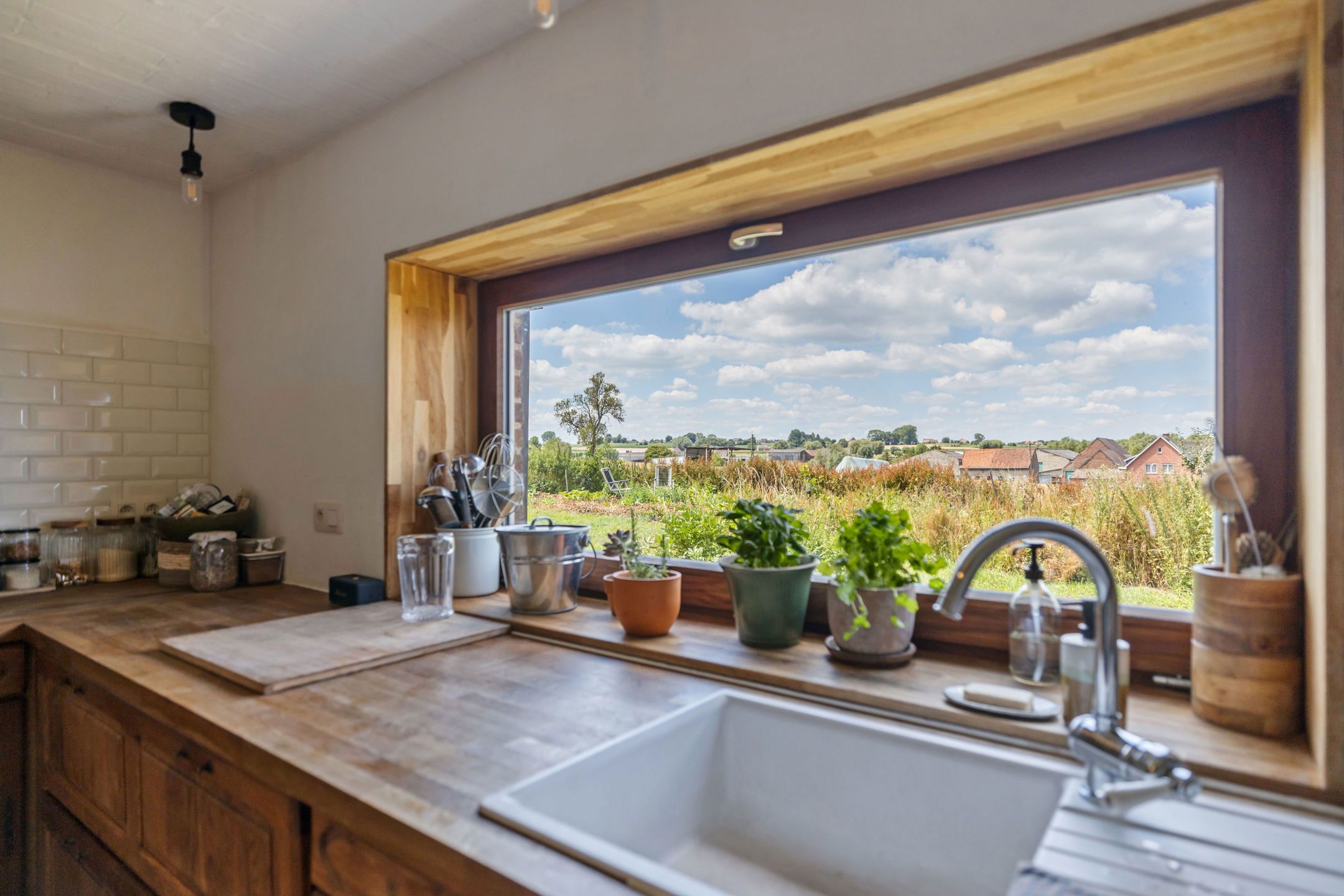 Te renoveren hoeve met schuur, loods en prachtige zichten foto 8