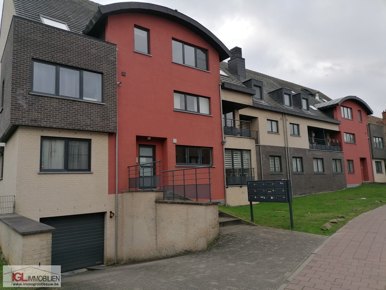 Staanplaats in recent gebouw van 2009 TE HUUR! foto 5