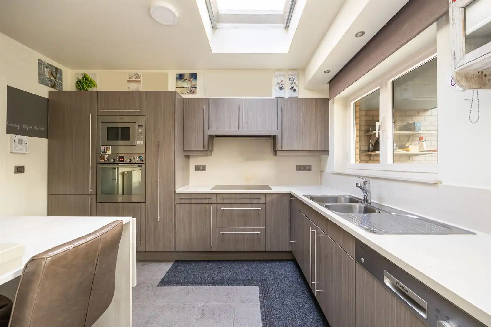 Instapklare woning met tuin en garage. foto 8