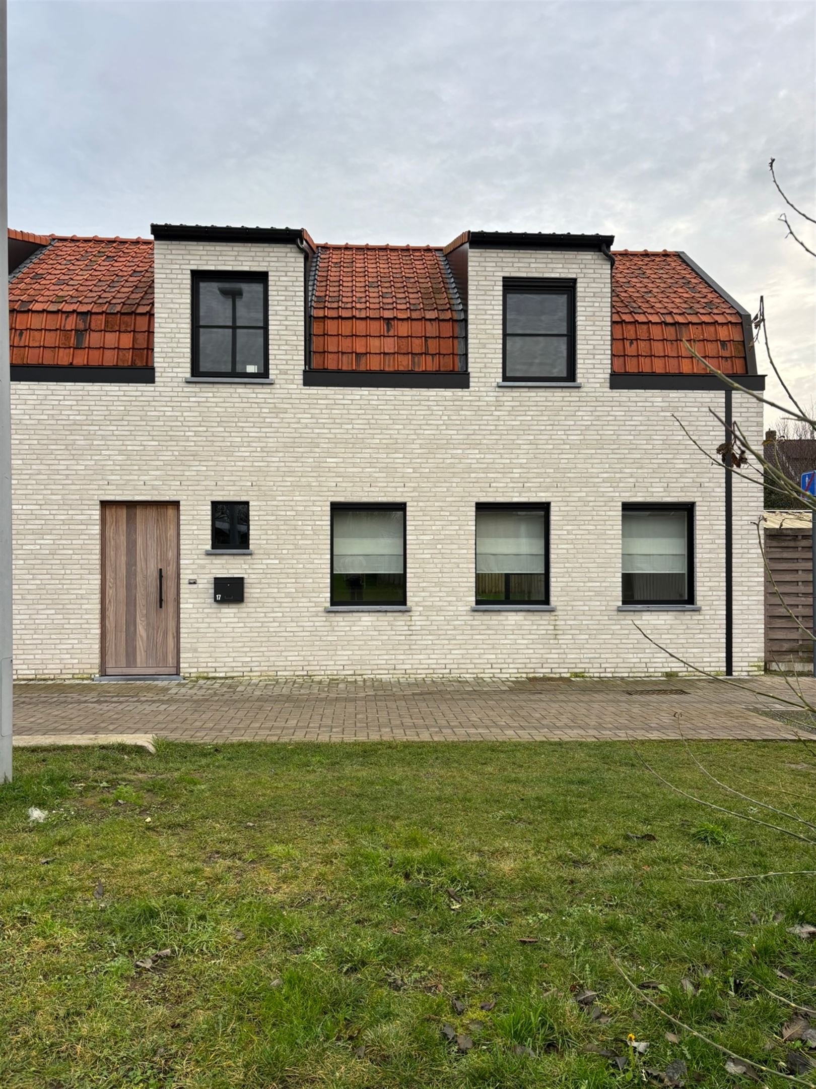Nieuwbouw met 3 slpk's foto {{pictureIndex}}