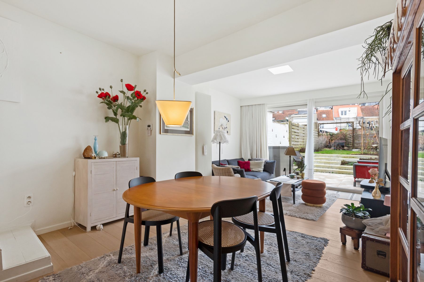 Charmante woning met 2 slaapkamers, garage, terras en tuin! foto 3