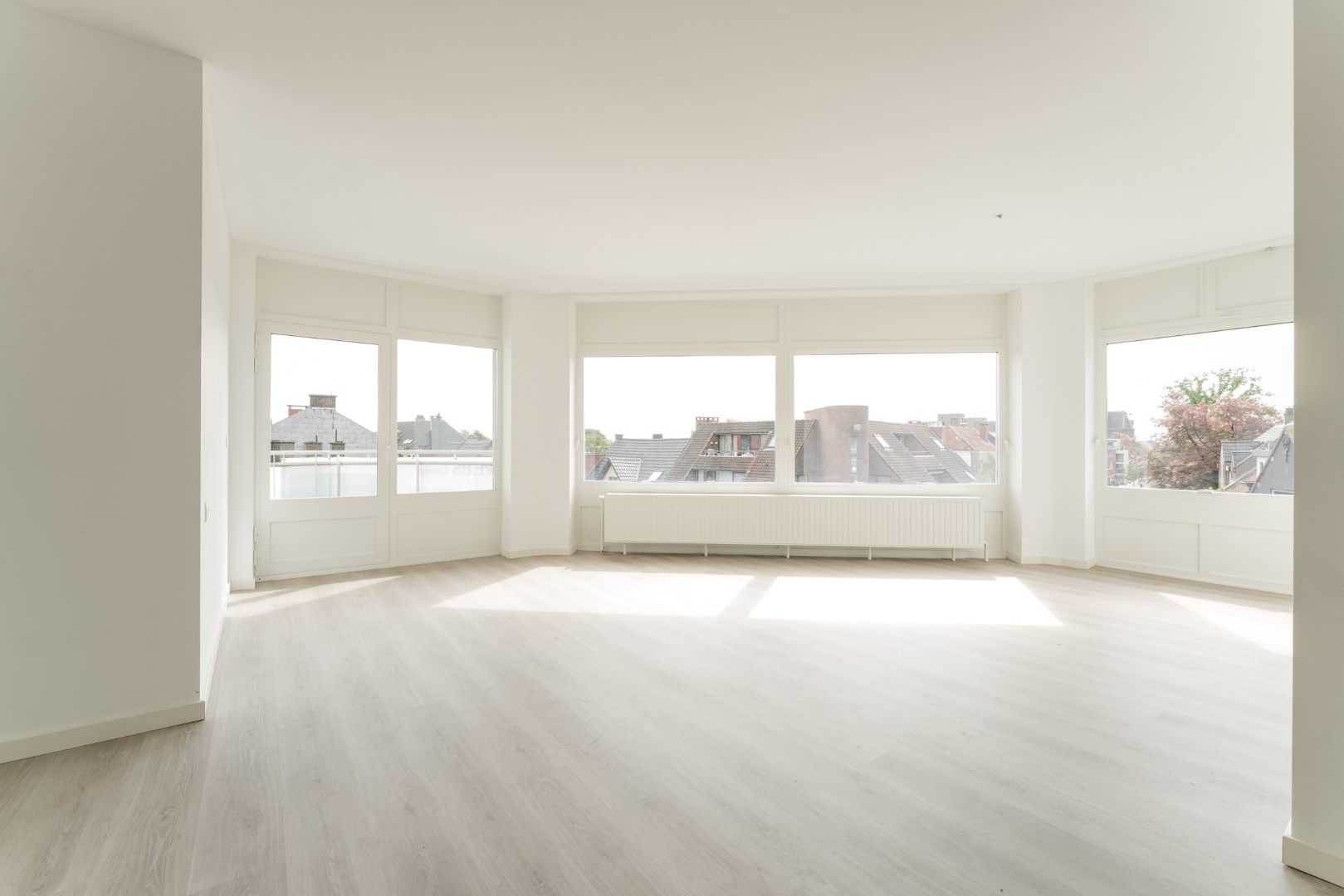 Volledig gerenoveerd 3 slaapkamer appartement in Neerpelt centrum. foto 5