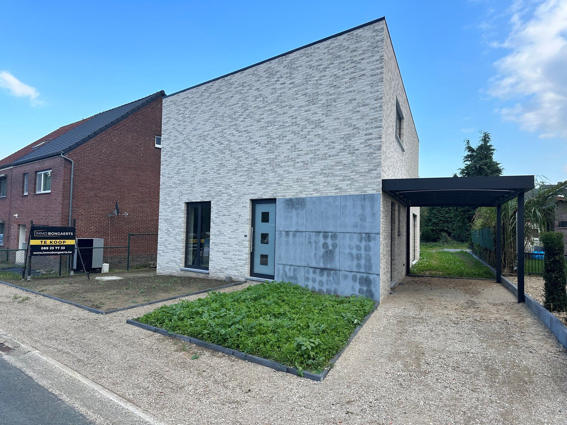 Moderne nieuwbouwwoning met 4 slaapkamers. foto {{pictureIndex}}