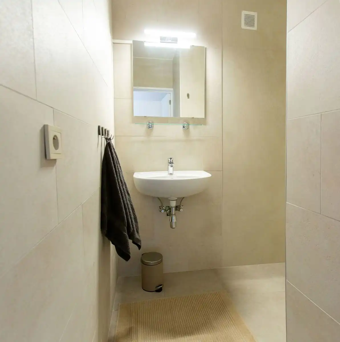 Ruim handelspand + 2 vakantiewoningen. foto 24