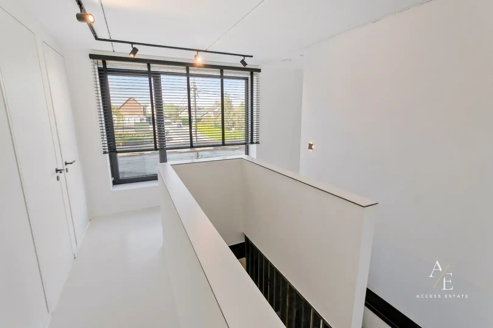 OOSTERZELE - Strakke designvilla met zwembad uit 2020! foto 14