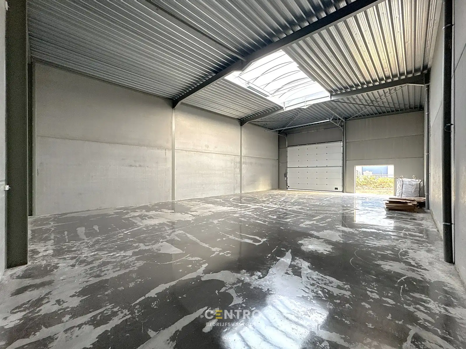 NB MAGAZIJN (307m²) TE KOOP, inclusief 2 private parkeerplaatsen op ambachtelijke zone "Schatting" te Zedelgem foto 4