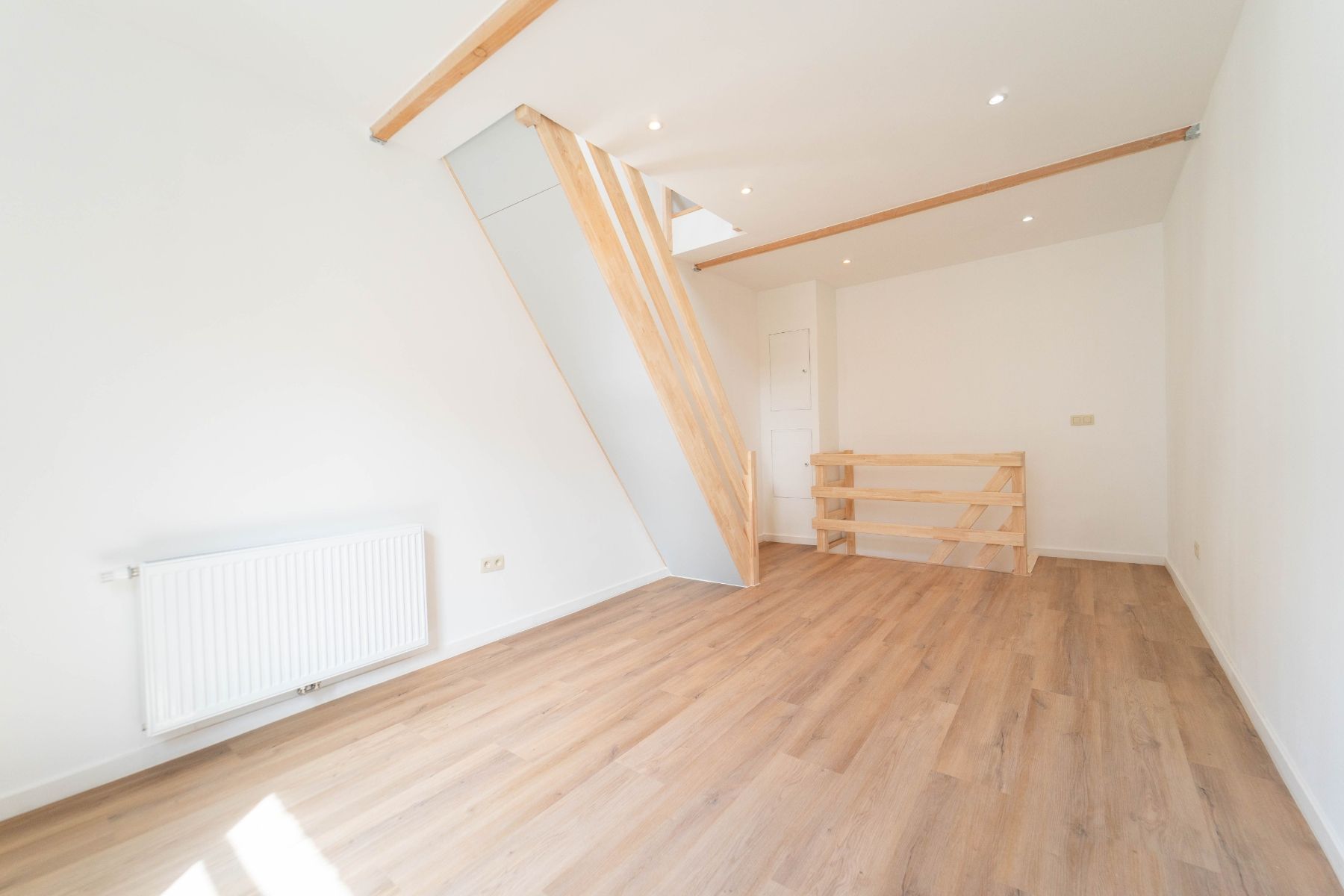 Prachtig gerenoveerde citéwoning nabij Coupure foto 17