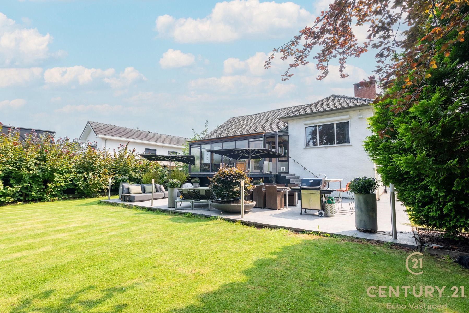 Fraaie veelzijdige woning met aangelegde tuin op ca 1000m² foto 10