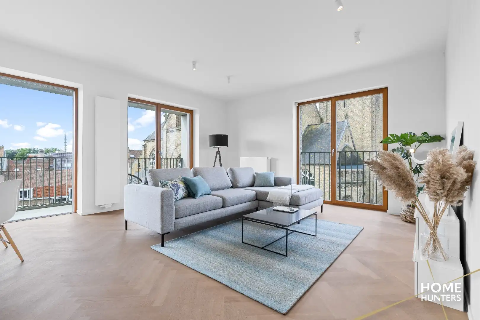 Luxueus appartement met zonnig terras in het hart van het historische stadscentrum van Ieper foto {{pictureIndex}}