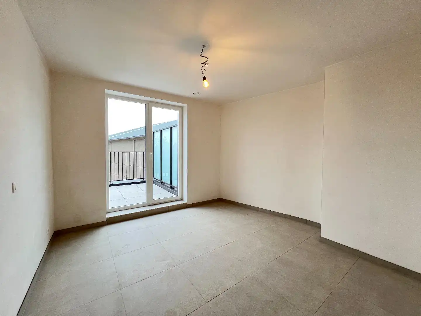 Nieuwbouwappartement met 2 slaapkamers en 2 terrassen te Ieper foto 10