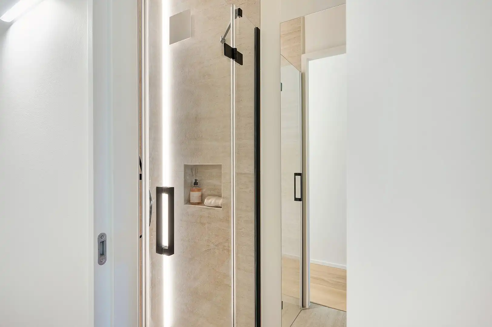 Volledig gerenoveerd appartement met zuidgericht terras heel centraal gelegen op de Kustlaan. foto 22