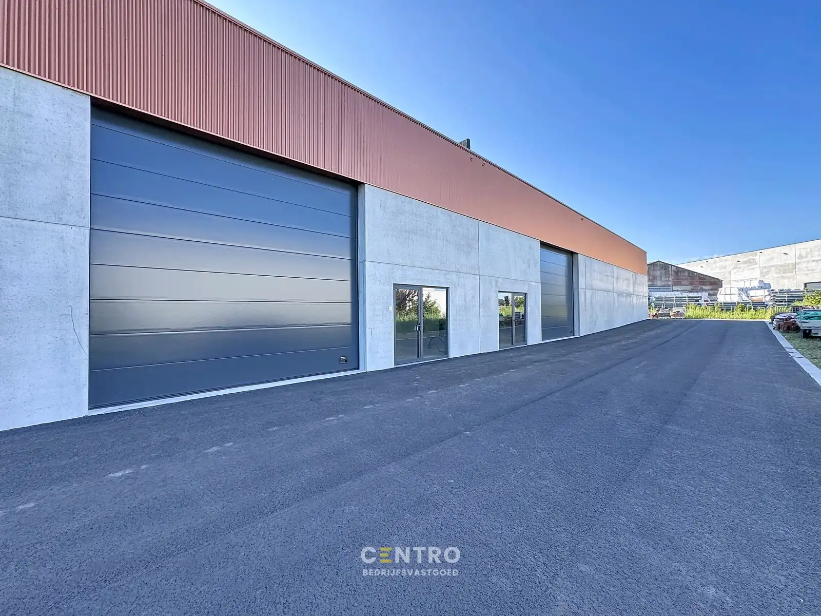 NB MAGAZIJN (272m²) inclusief 1 private PARKEERPLAATS op industriezone "Schatting" te Zedelgem foto 2