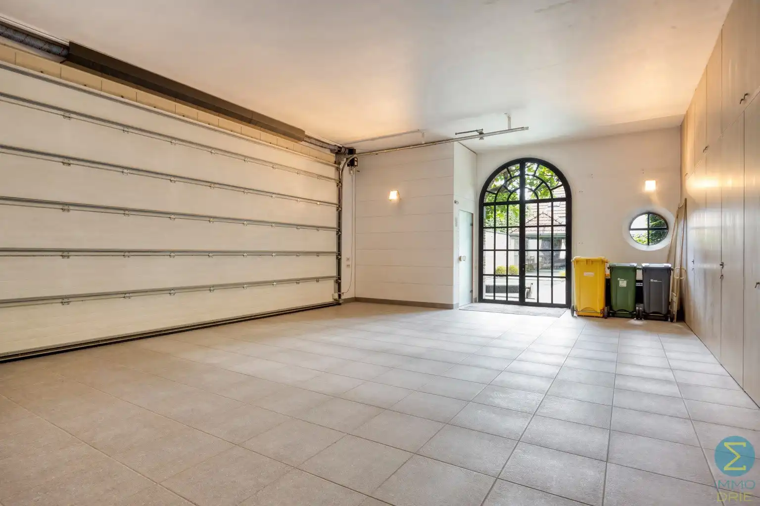 Karaktervolle herenwoning met zwembad en grote garage foto 31