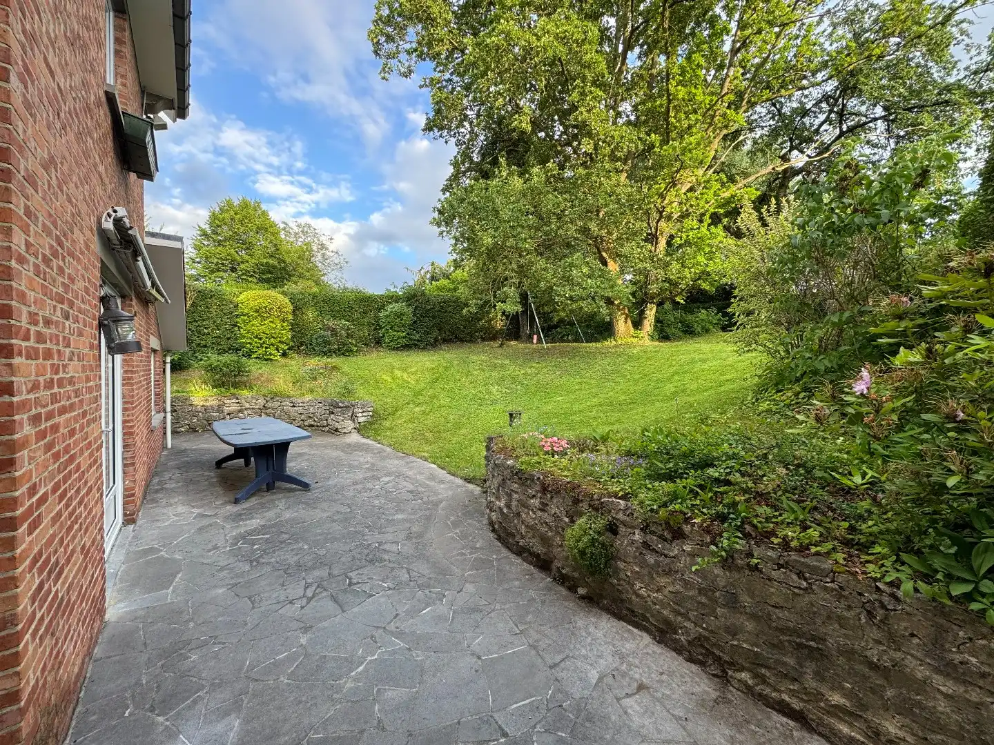 Knusse 3-gevelwoning met garage en tuin foto 20