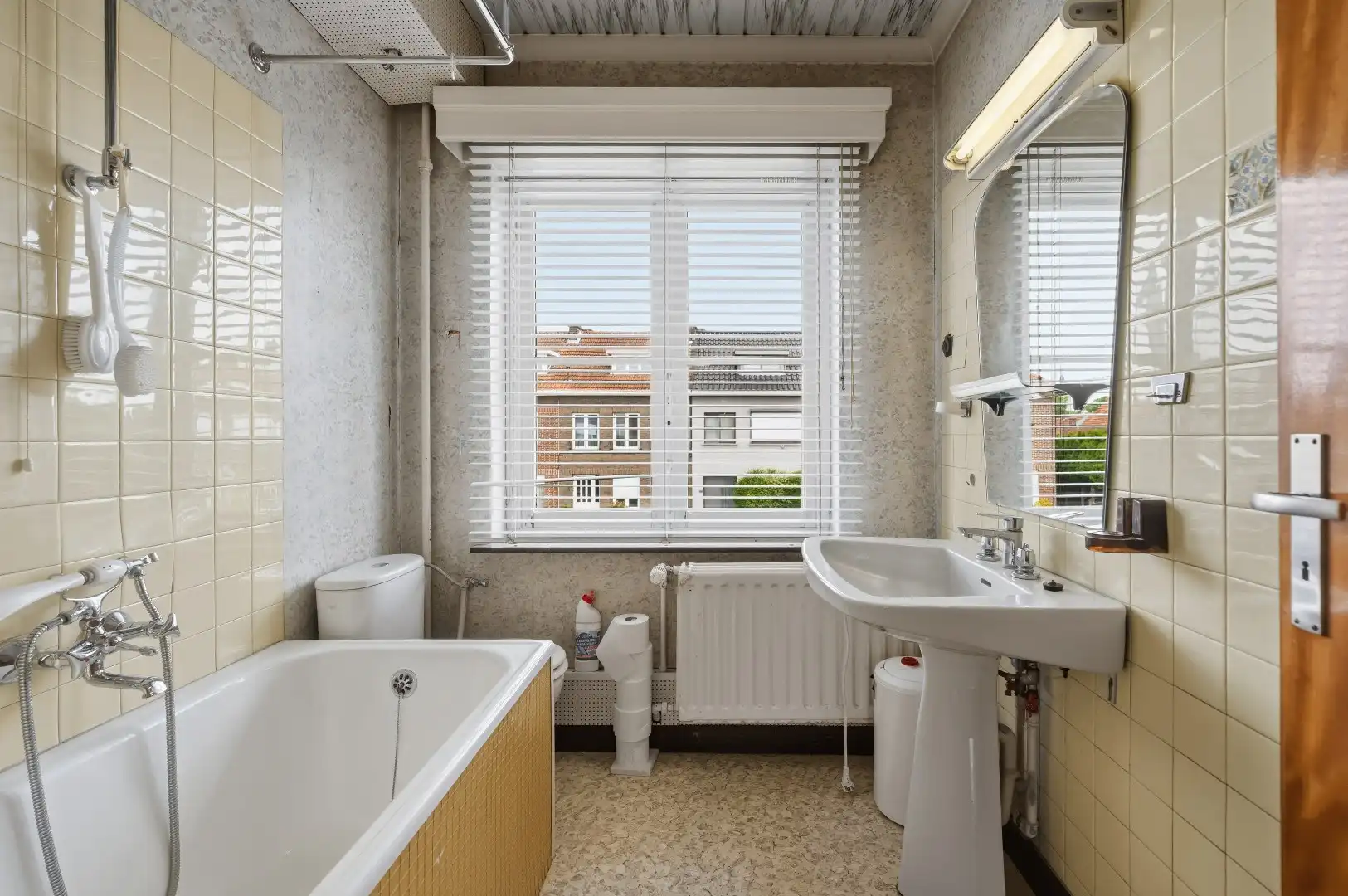 Te renoveren woning in een rustige wijk te Tienen op wandelafstand van centrum en station. foto 15