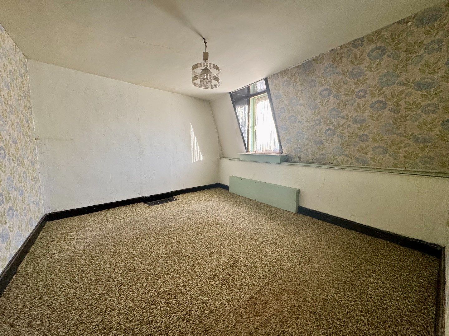 TE RENOVEREN WONING MET 3 SLPKS, KOER EN GARAGE foto 8