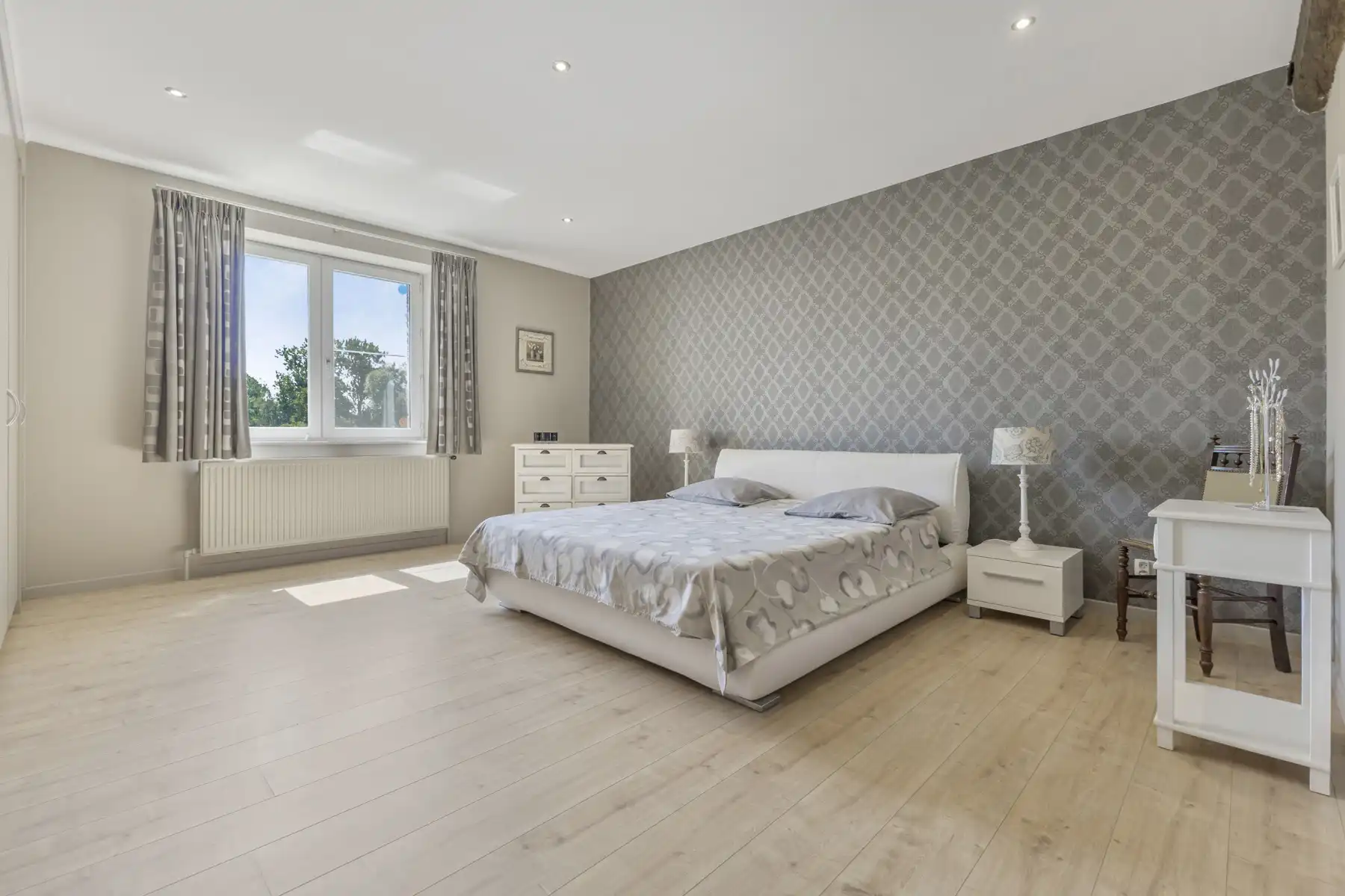 Ruime karakterwoning met 6 kamers, 3 badkamers en tuin foto 11