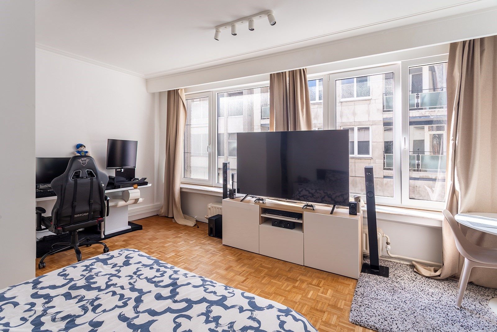 2 gerenoveerde studio's op top locatie foto 6