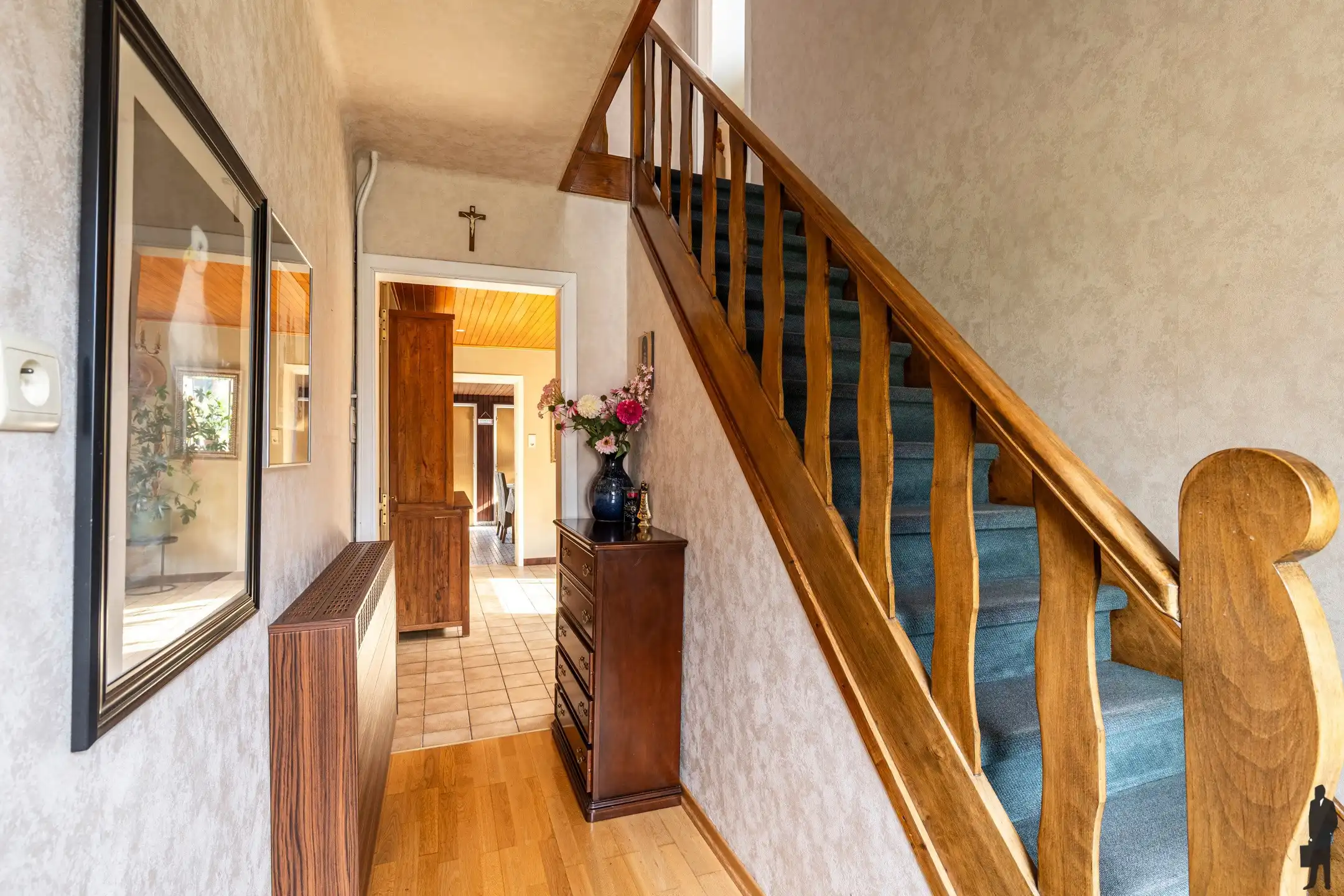 Gelegen te Minderhout, vinden we deze vrijstaande woning met 3 slpk. op ca. 561m². foto 3