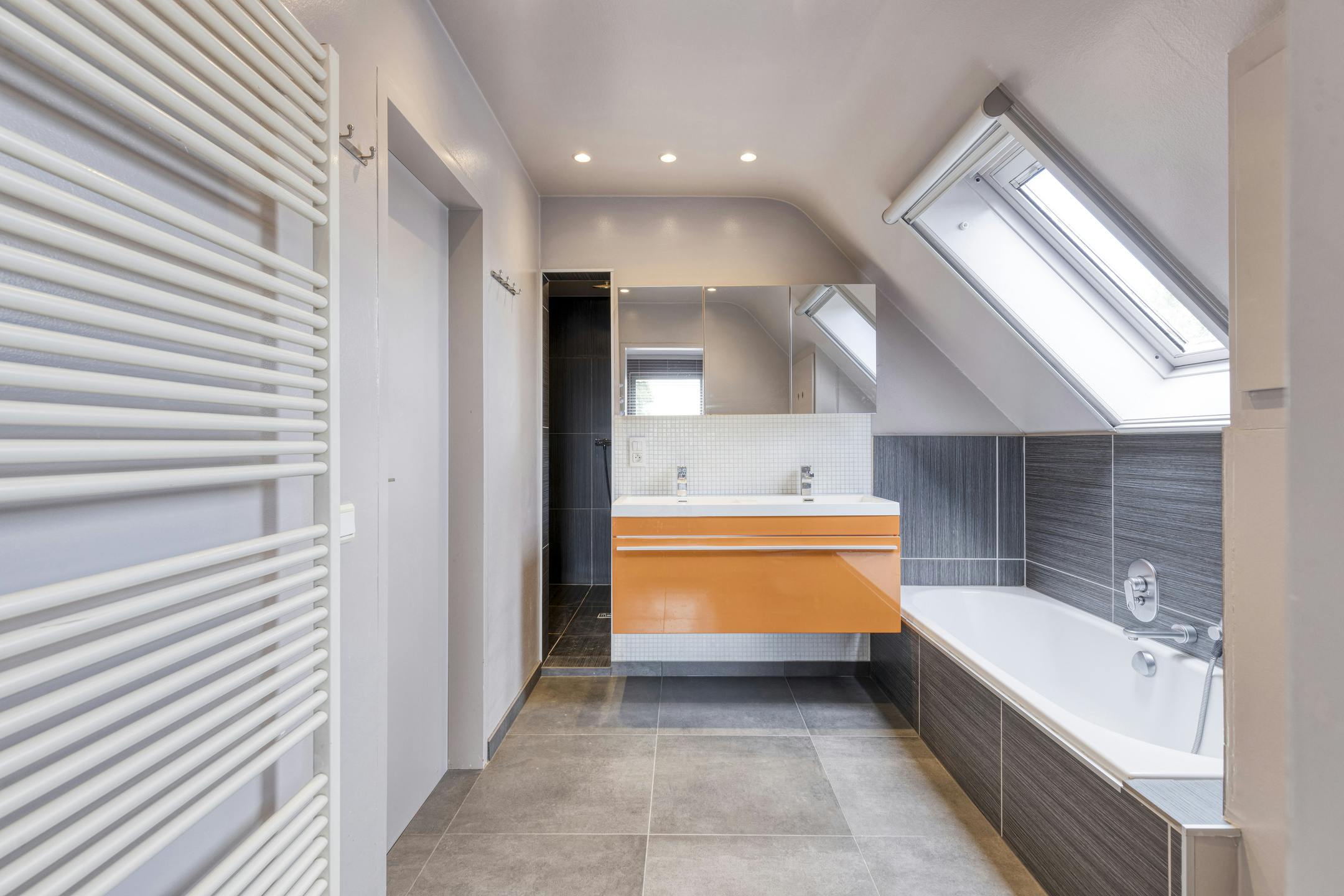 Villa met praktijkruimte op ruim perceel te koop te Brugge foto 11