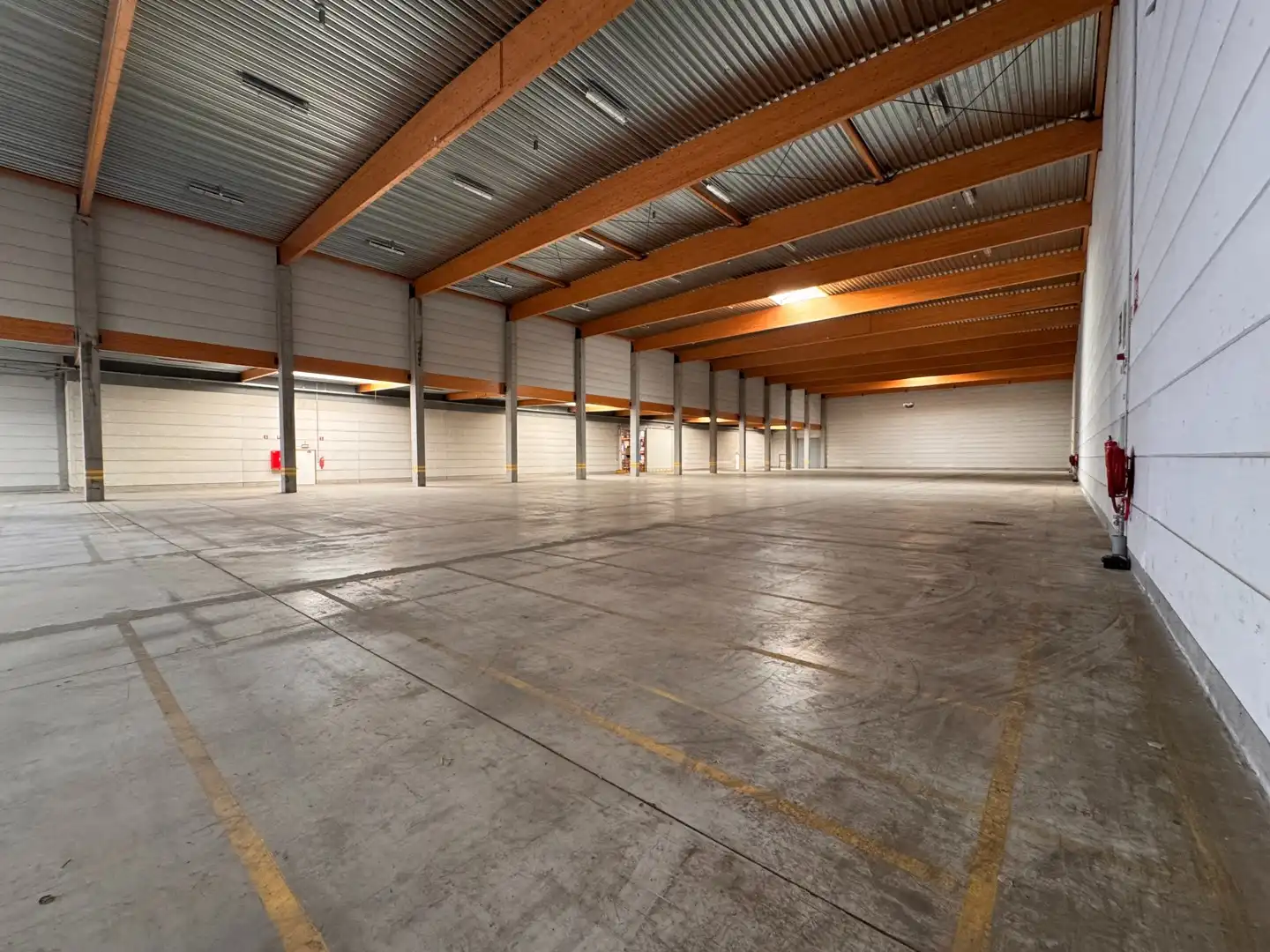 Logistiek magazijn (4.025 m²) op amper 2 min. van de A10 foto 3