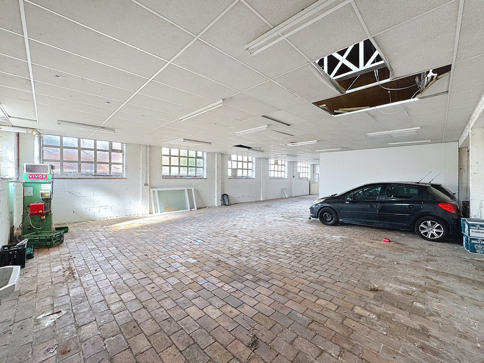 Ruime gezinswoning met garage + magazijn van 260m² en zonnige tuin in hartje Izegem. foto 29