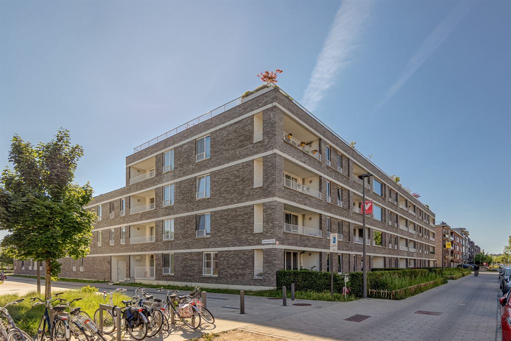 Recent appartement met terras en binnentuin foto 16