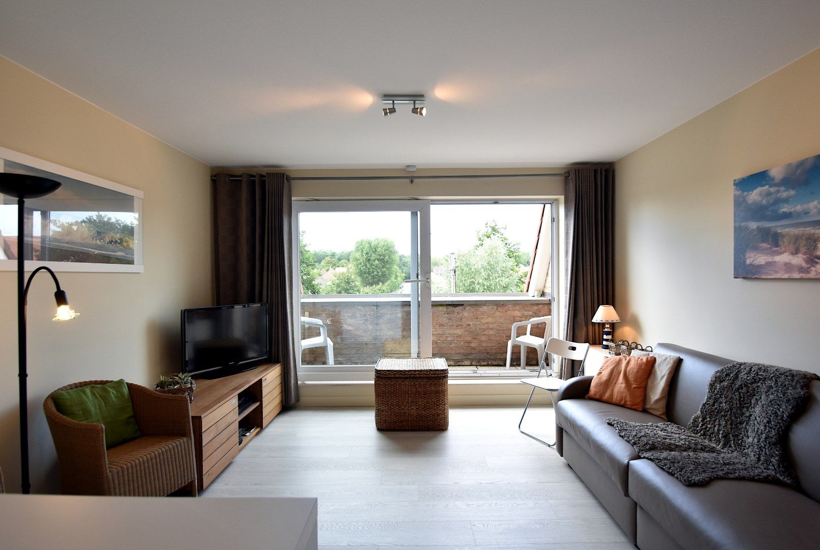 Recent gerenoveerde en modern ingerichte studio met zicht op het Duinenbos foto 2