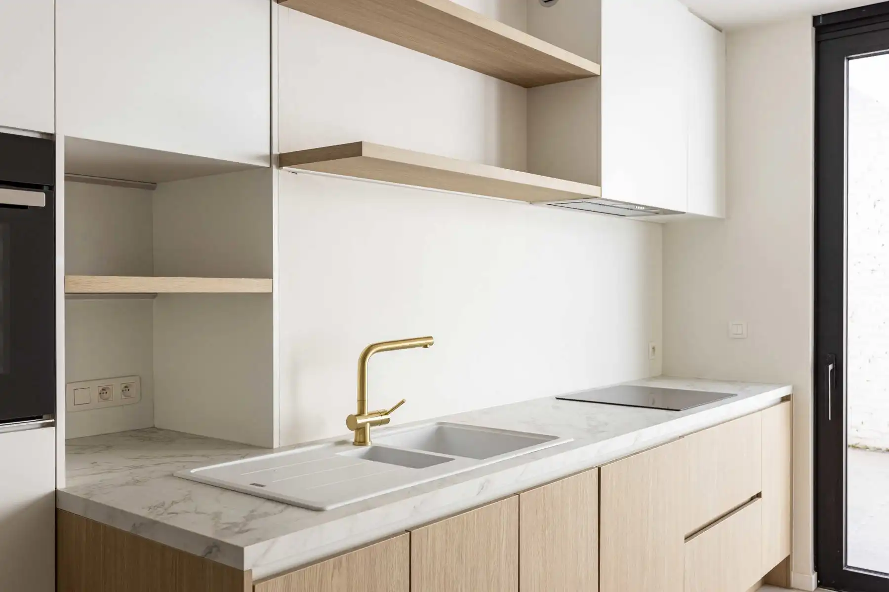 Kwalitatief gerenoveerde woning in centrum Aalst. foto 10