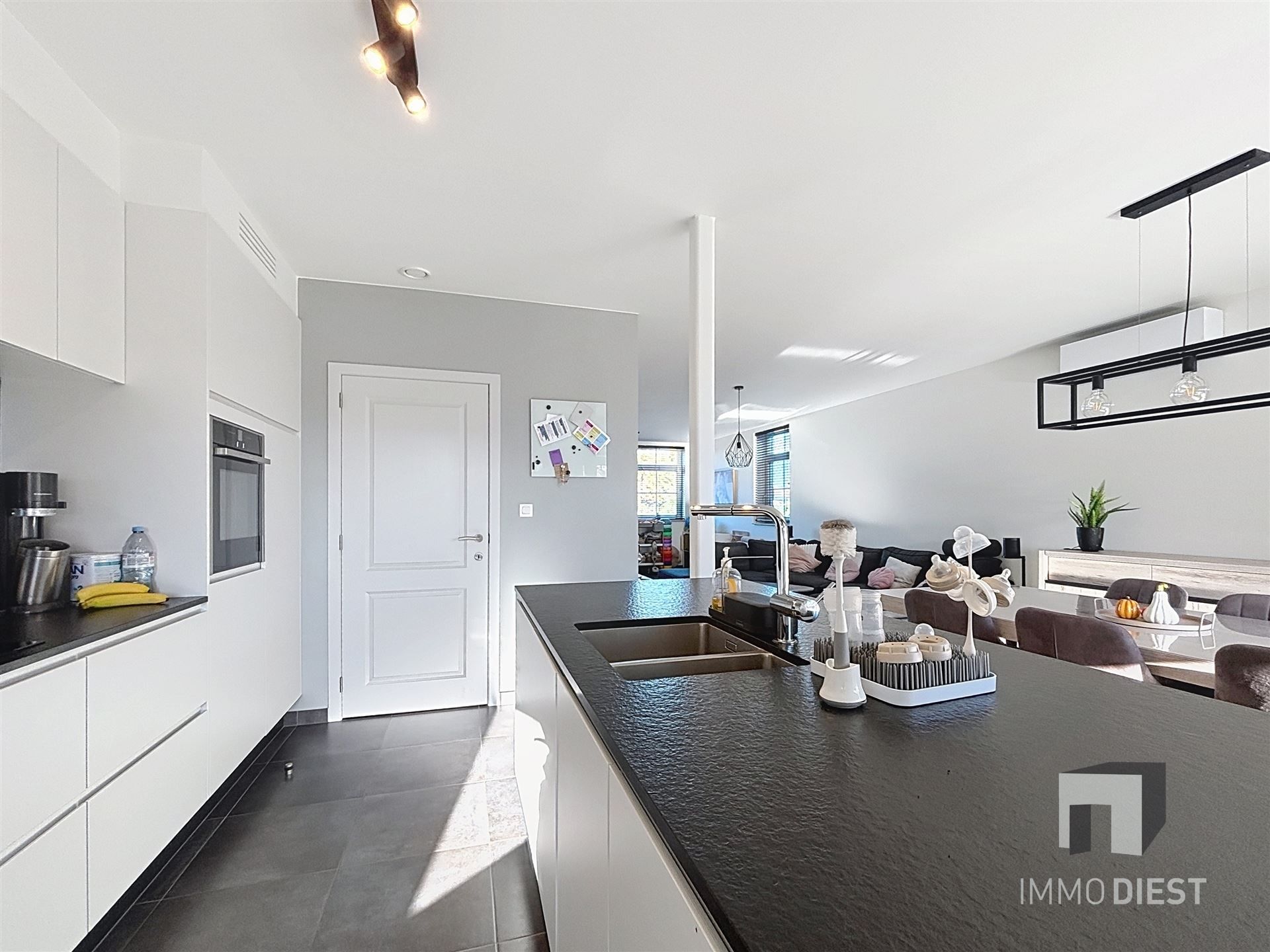 Moderne pastorijwoning op 3a 06ca met gunstige ligging in Veerle. foto 11