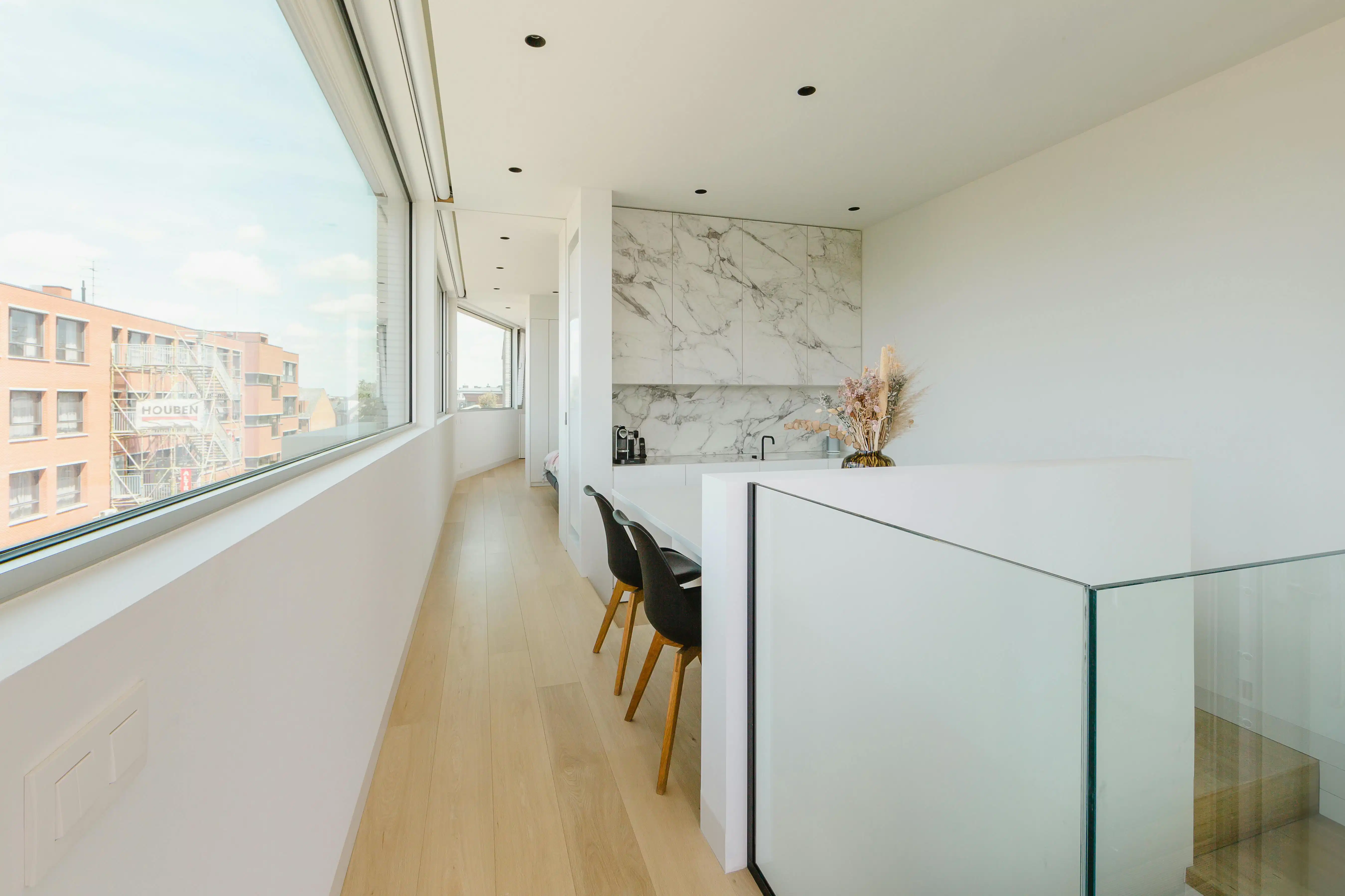 Pareltje in Hasselt: exclusieve loft met ruim dakterras foto {{pictureIndex}}