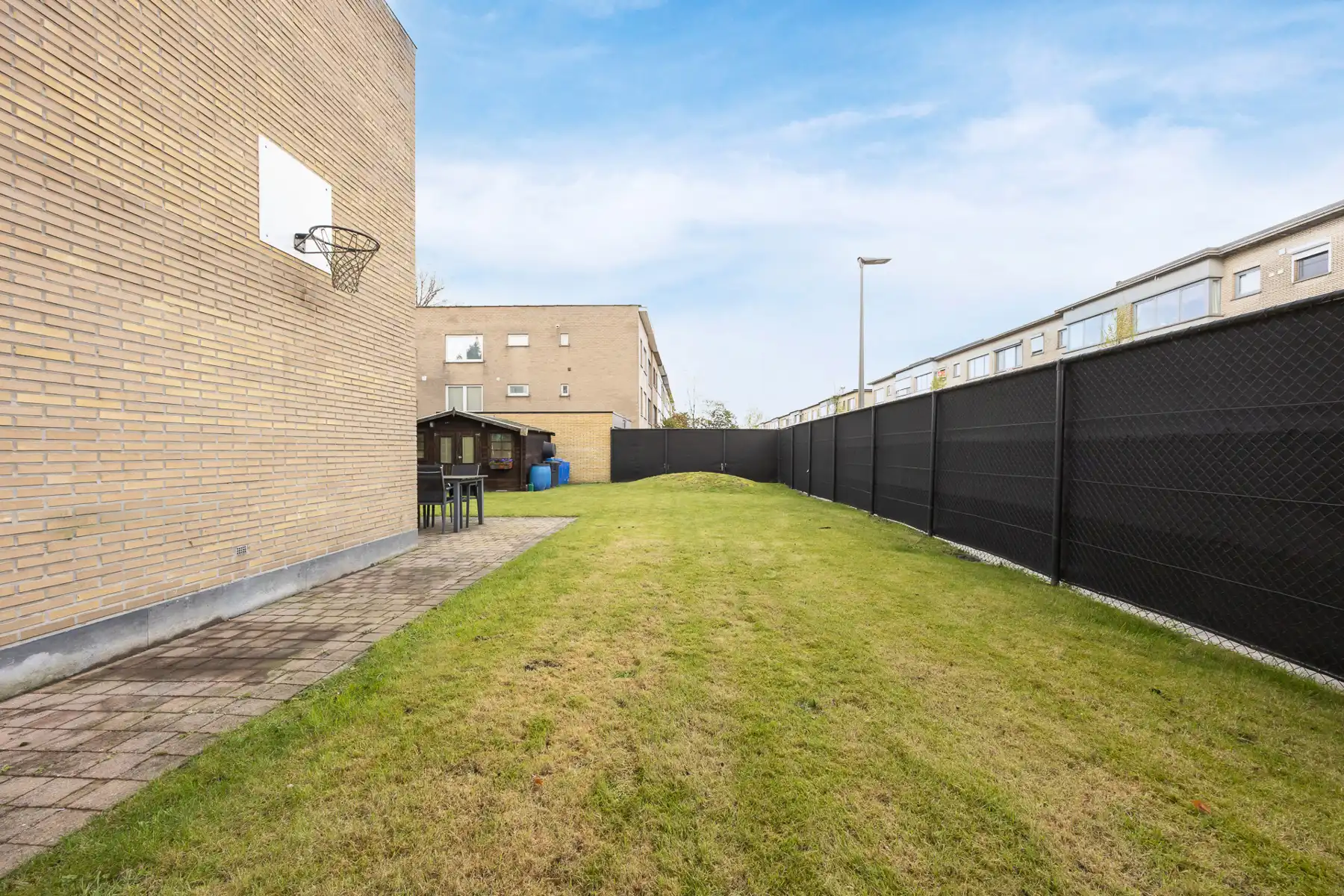 Gezellige halfopen bel-étage met oprit en zonnige tuin in Hoevenen! foto 15