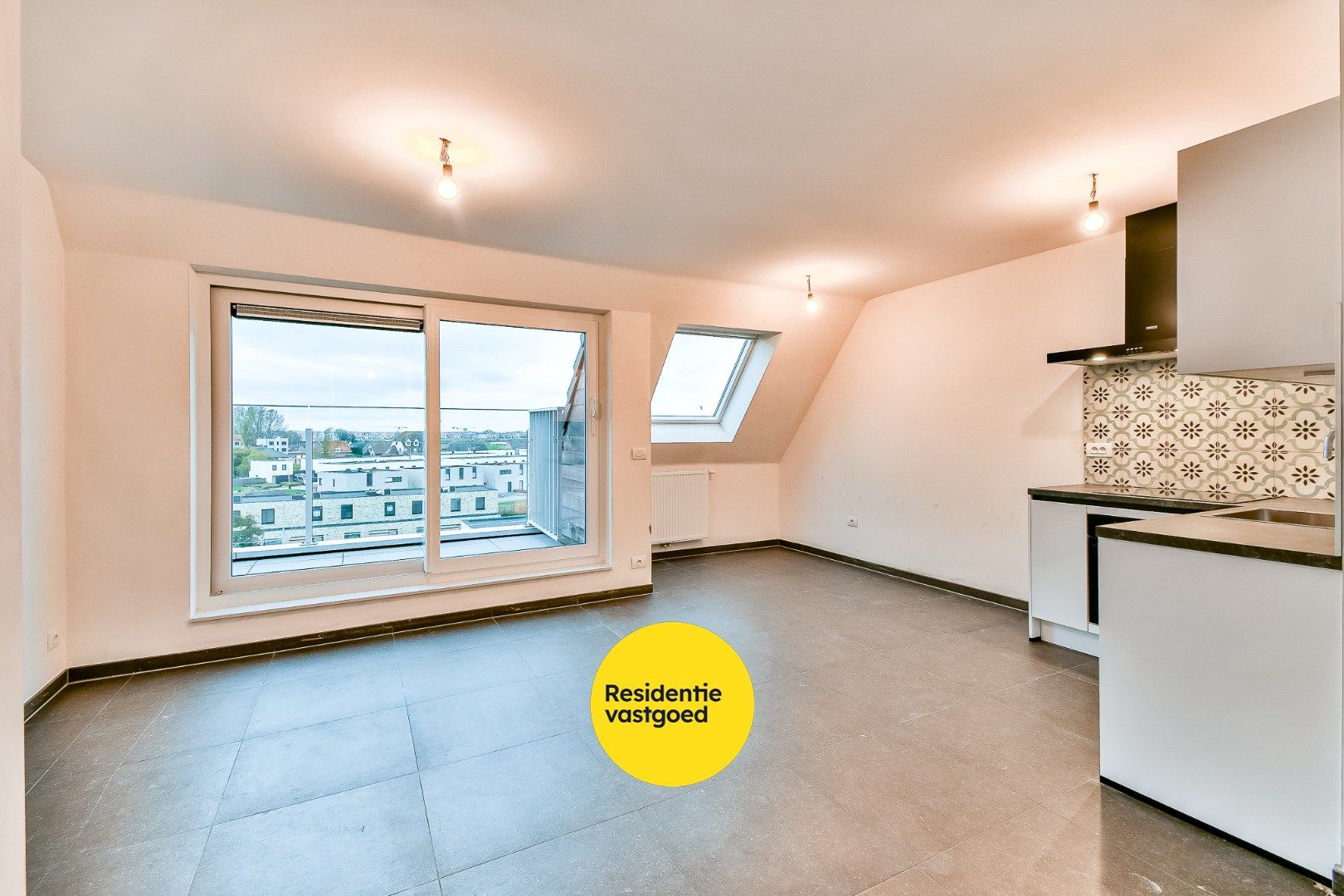 Recent duplex-appartement met standplaats foto 4