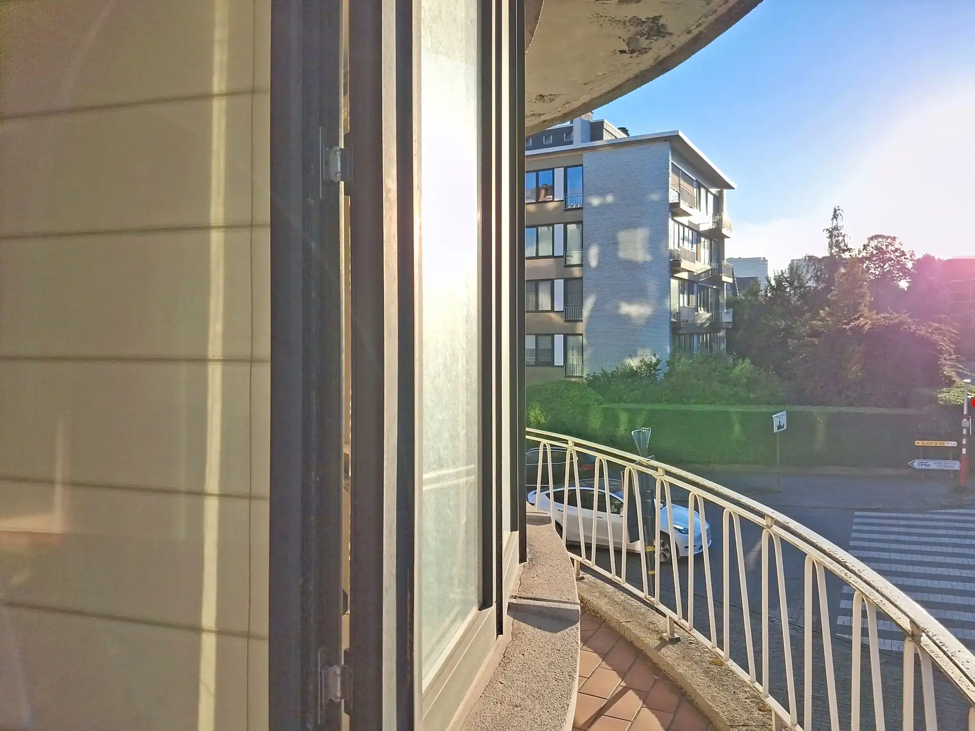 TE KOOP – 2 SLAAPKAMER APPARTEMENT MET GARAGE OP TOPLOCATIE foto 5