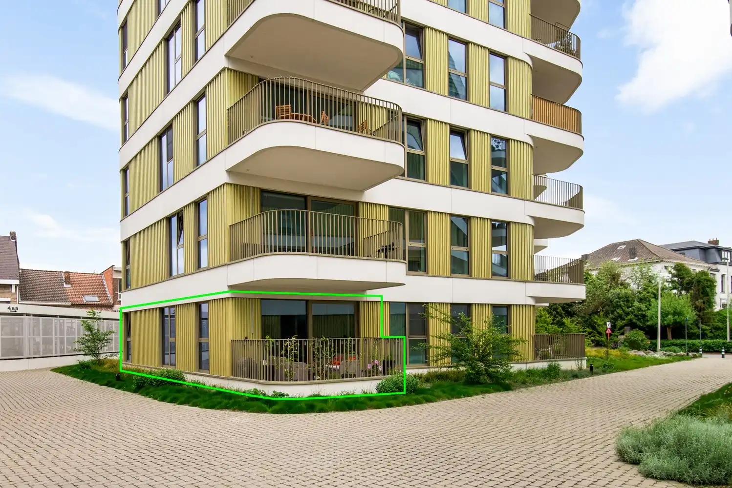 Instapklaar gelijkvloers BEN appartement met ruim terras op toplocatie aan het water in Boom! foto 2