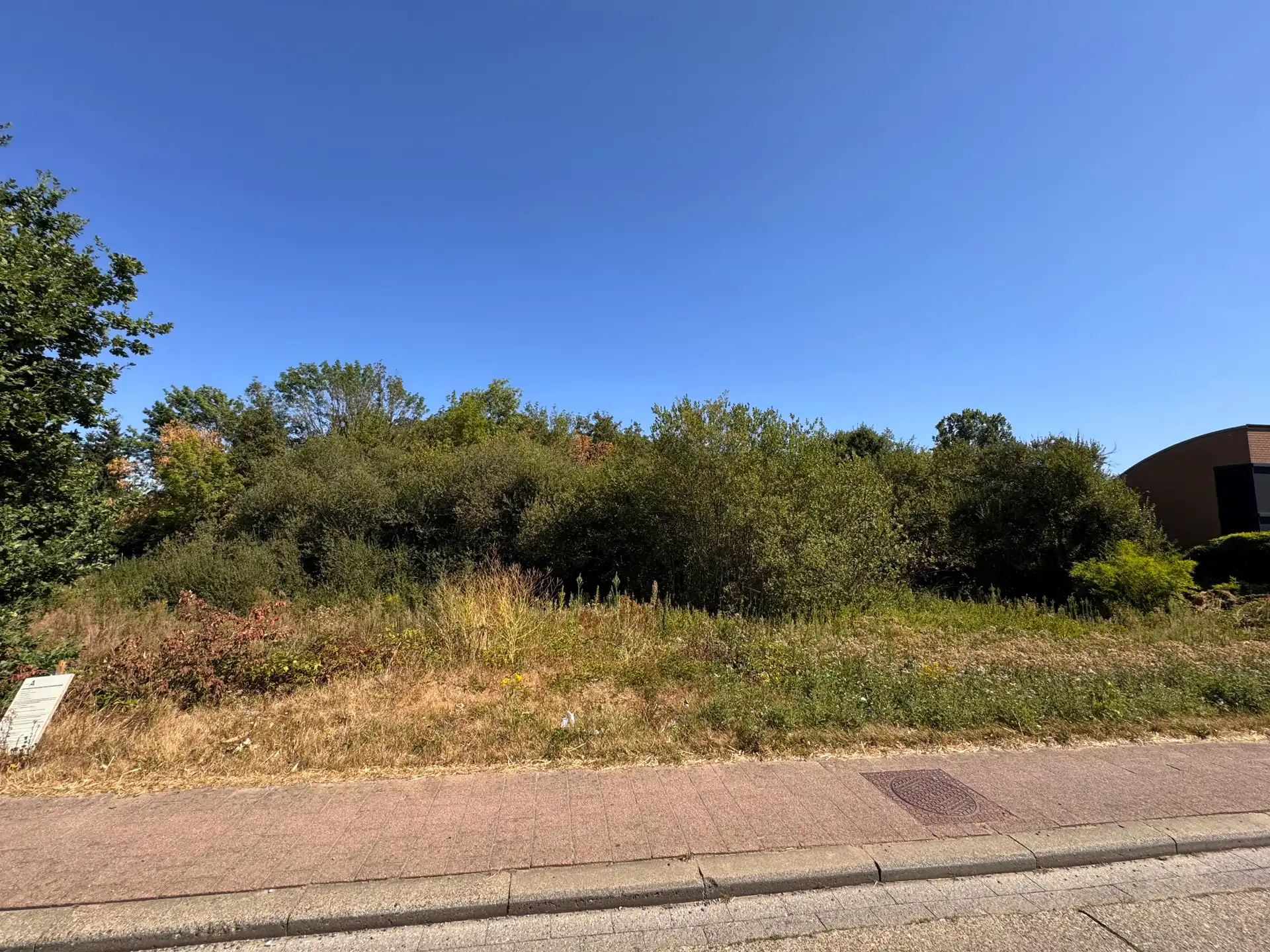 Bouwgrond voor openbebouwing + achterliggend perceel foto {{pictureIndex}}