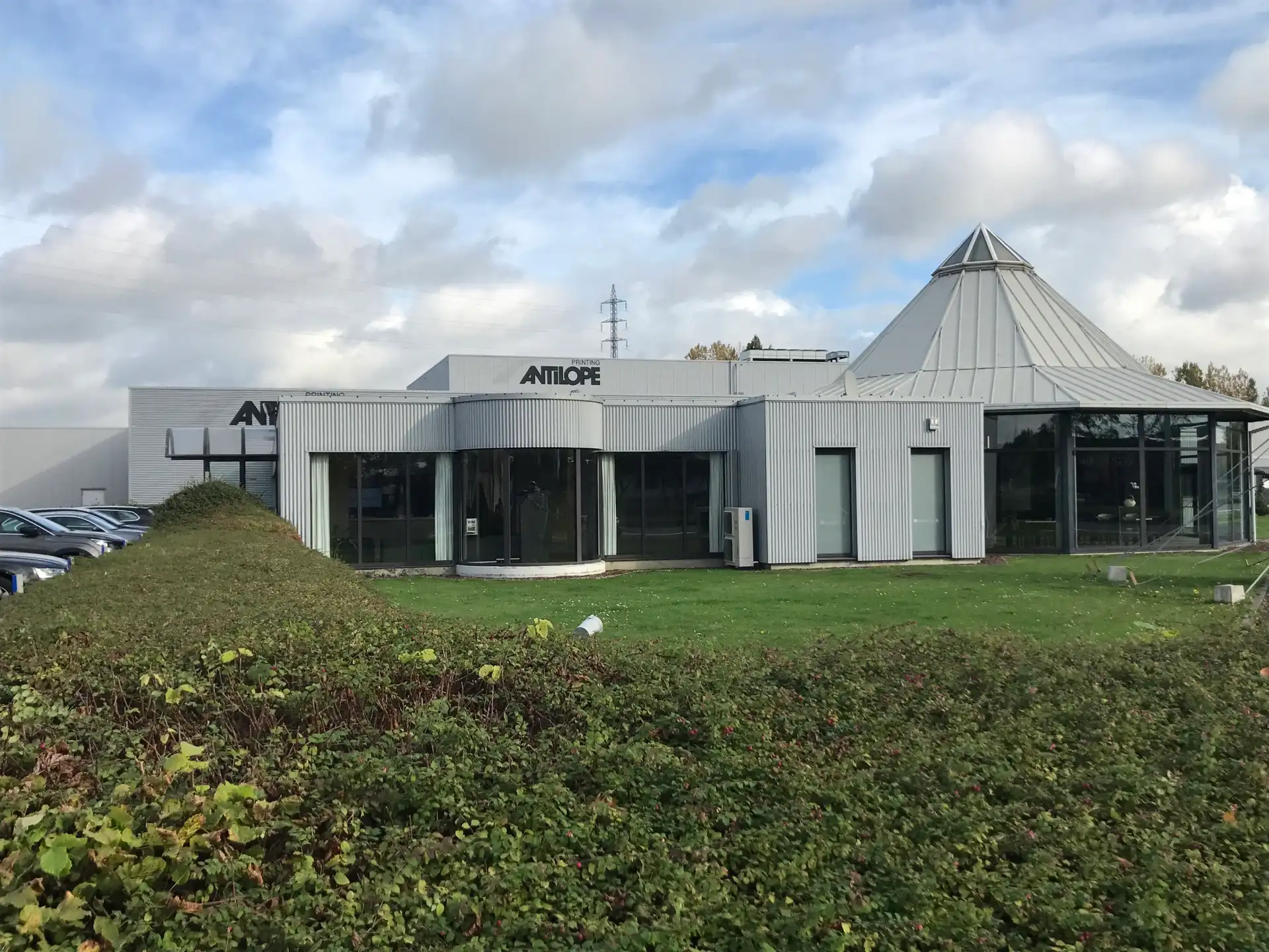 Ruime bedrijfsoppervlakte op uitstekende zichtlocatie foto 12