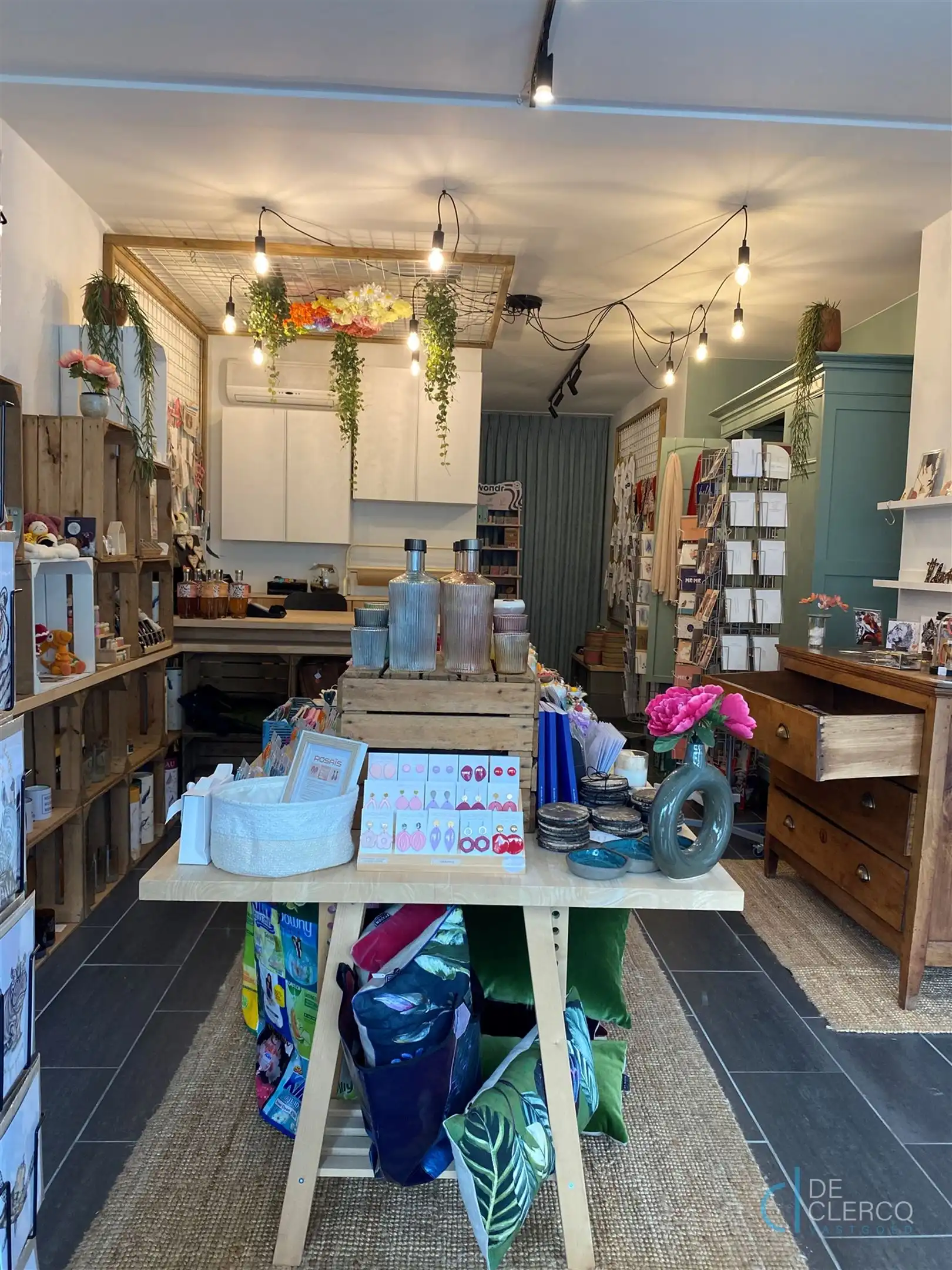 Instapklaar handelspand te huur centrum Lochristi, snel vrij foto 3