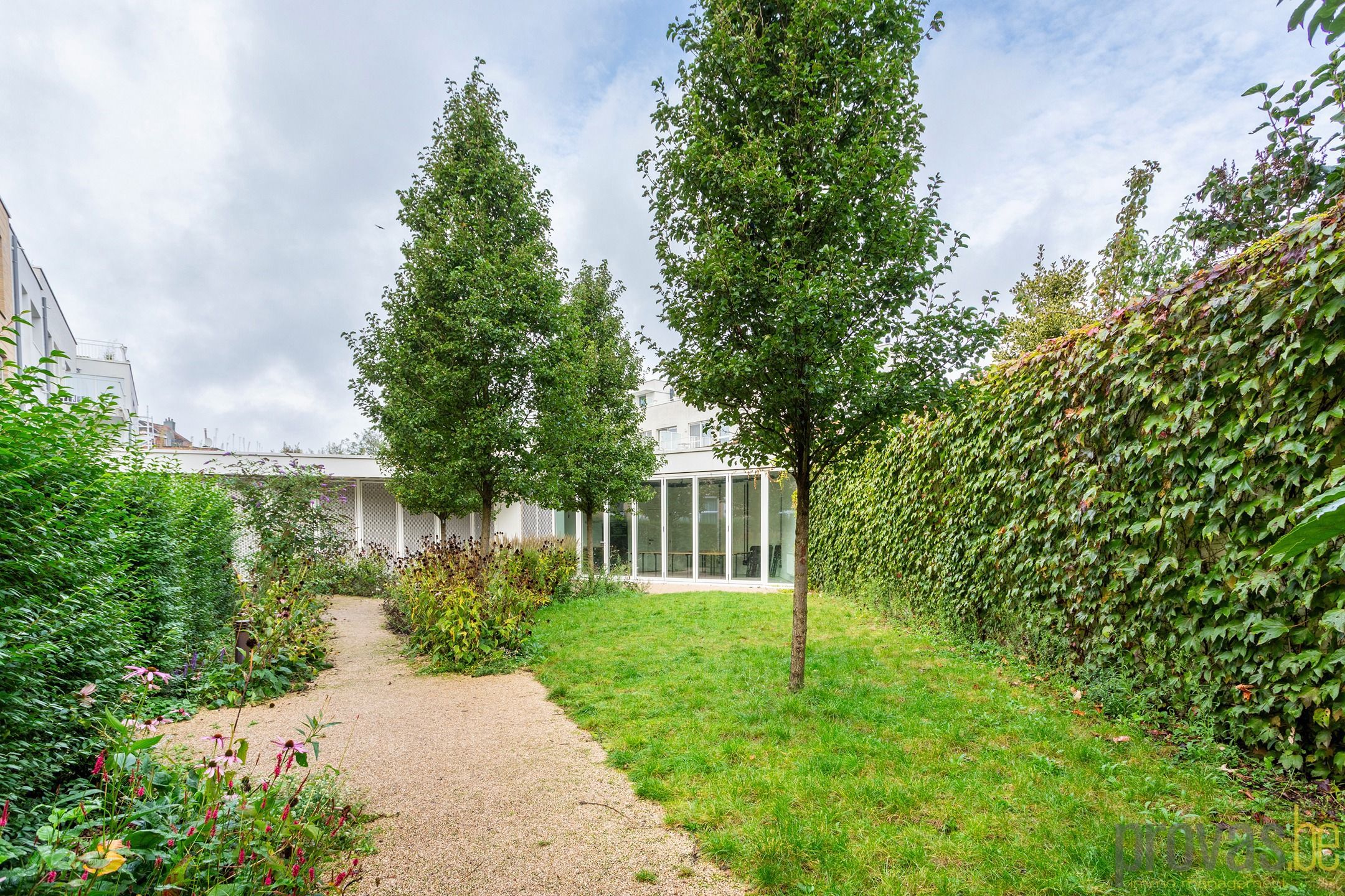 EENGEZINSWONING MET 4 SLPKS, TUIN EN TERRAS IN OUD-BERCHEM  foto 7