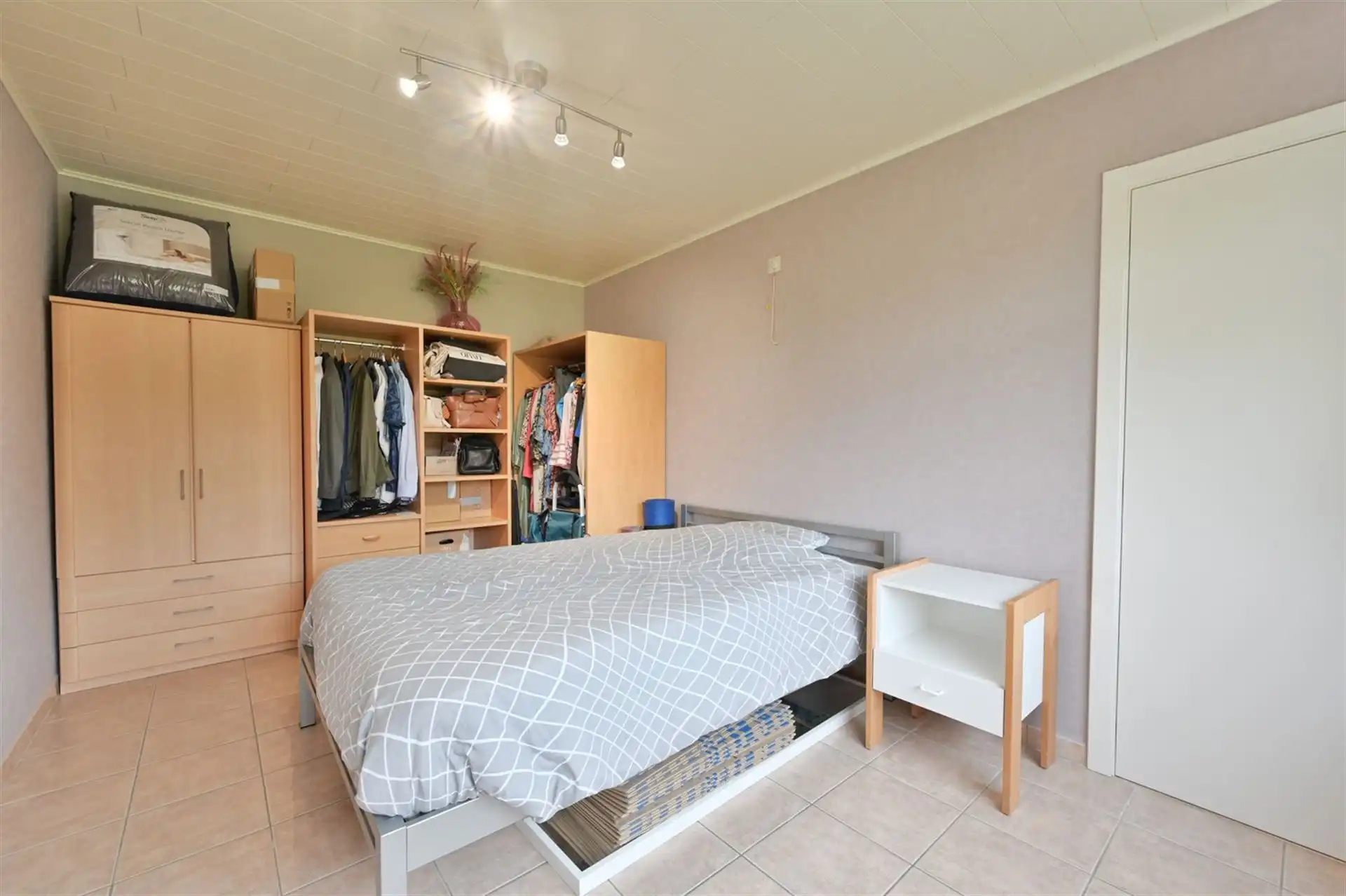Zeer rustig gelegen laagbouwwoning, 3 slaapkamers, instapklaar op een perceel van 790m² foto 10