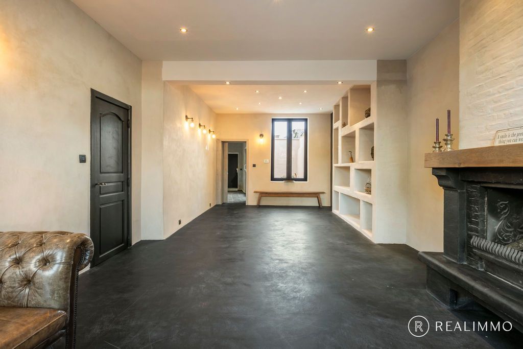 Stijlvol gerenoveerde woning met 3 slaapkamers in Sint-Denijs foto 3